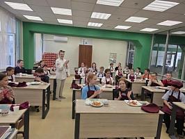 «Кулинарный старт: школьники на мастер-классе по итальянской кухне»